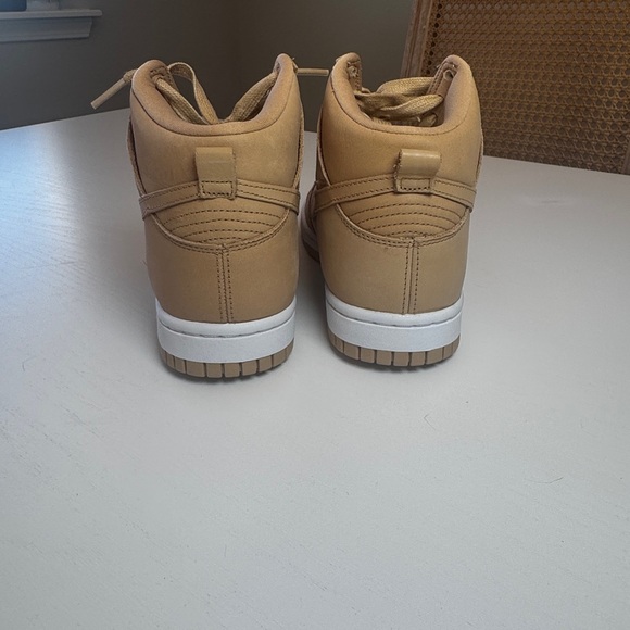 Women's Nike Dunk High Premium MF Vachetta Tan/Vachetta Tan (DX2044 201) - Picture 2 of 5